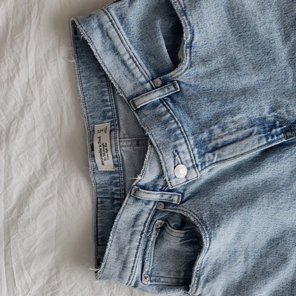 NWOT Abercrombie 90s Straight Ultra High Rise Jeans - Picture 5 of 8